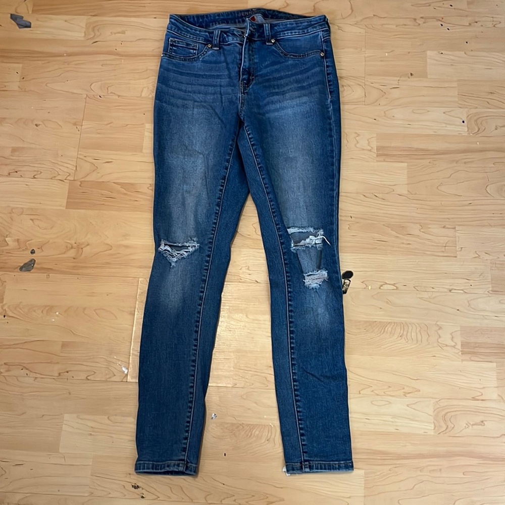 Jennifer Lopez Ripped Skinny Jeans